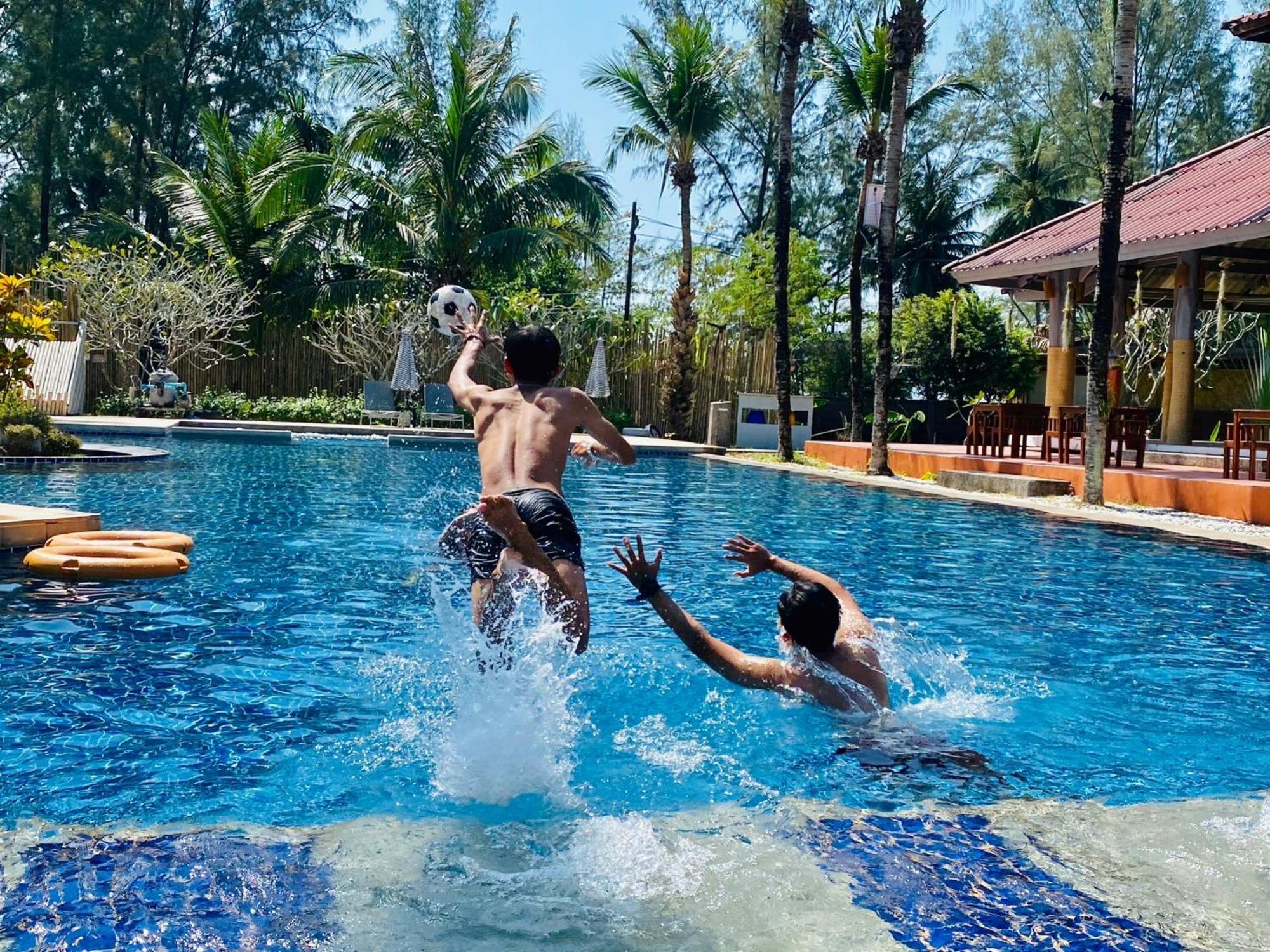 Palm Galleria Resort Khao Lak Exterior foto